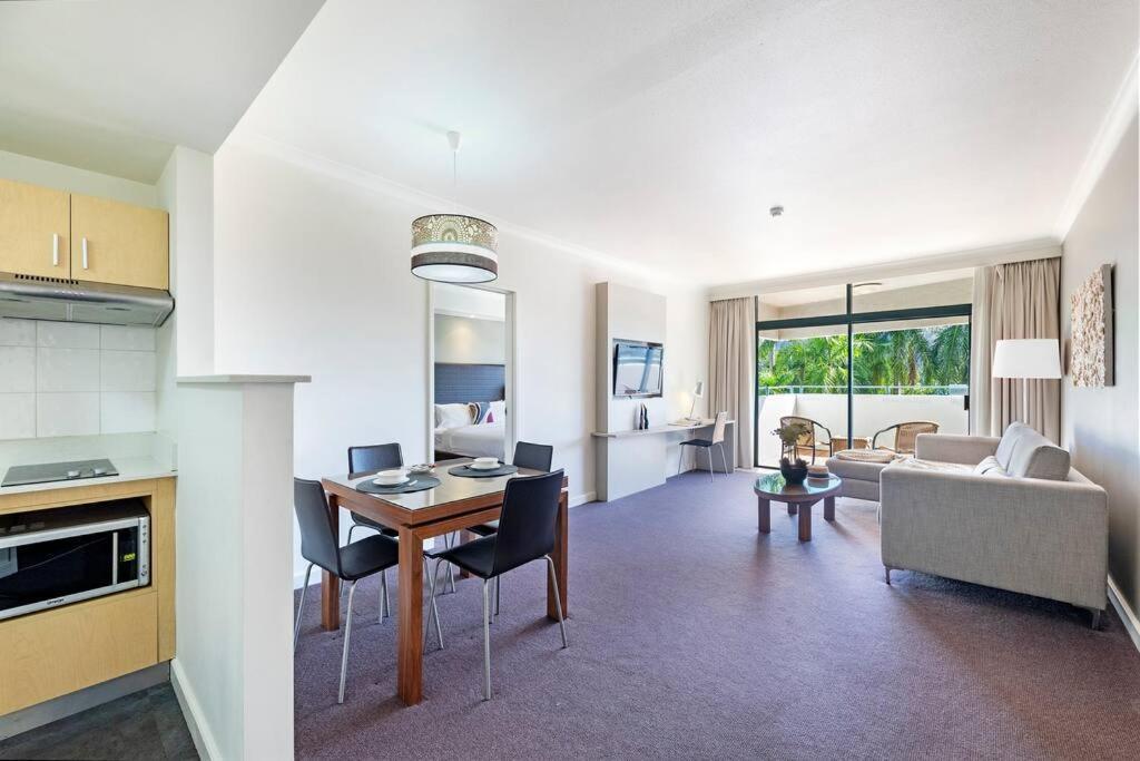 'Towering Palms' Resort-Style Apartment With A Separate Studio Darwin Exterior photo